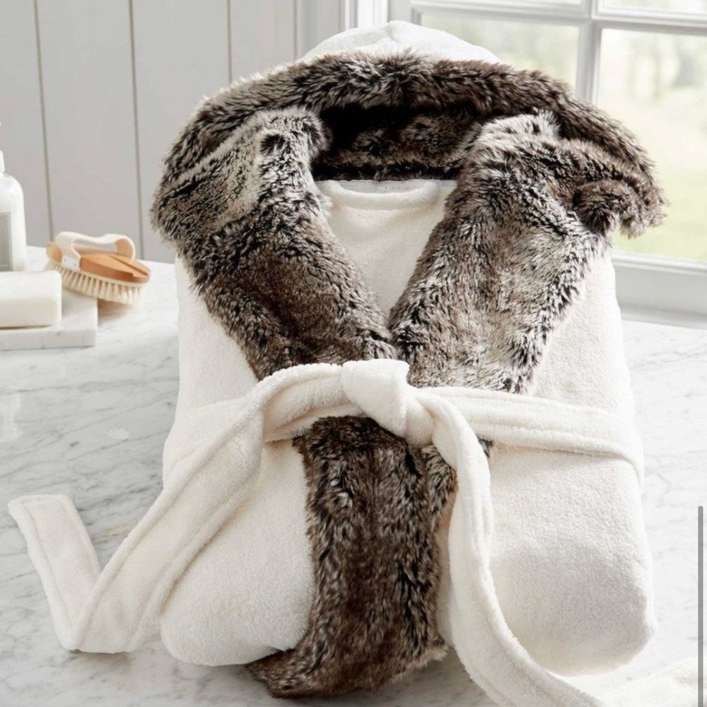Pottery Barn Luxury Bath Robe Hooded Cozy Ivory Off White Faux Fur Ombre Large